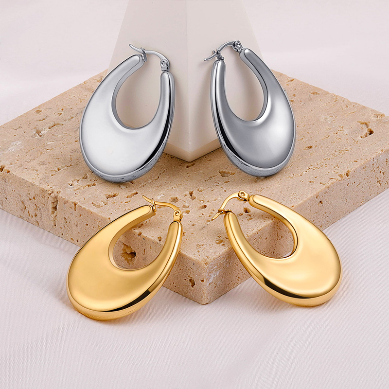 The new popular stainless steel oval short earrings custom European and American trend hollow water drop shape thickened hollow earrings